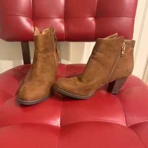 Brown/cognac Analia suede ankle boots